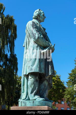 Statue des dänischen Schriftsteller Hans Christian Andersen in seiner Heimatstadt Odense, Fünen, Dänemark Stockfoto