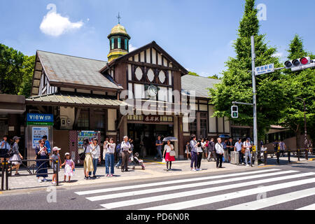 Japan, Insel Honshu, Kanto, Tokio, den Harajuku station. Stockfoto