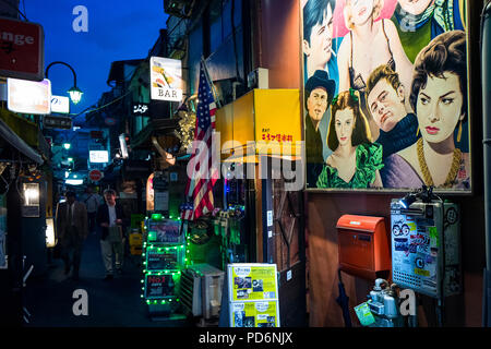 Japan, Insel Honshu, Kanto, Tokio, die Golden Gai Bezirk. Stockfoto