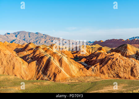 Bunte Hügel und Felsen an der Zhangye Danxia Relief Stockfoto