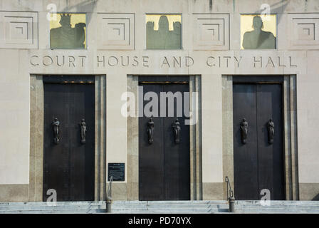 Die Eingangstüren zu den Davidson County Courthouse, auch als die Metropolitan Gericht in Nashville, Tennessee, USA, bekannt Stockfoto