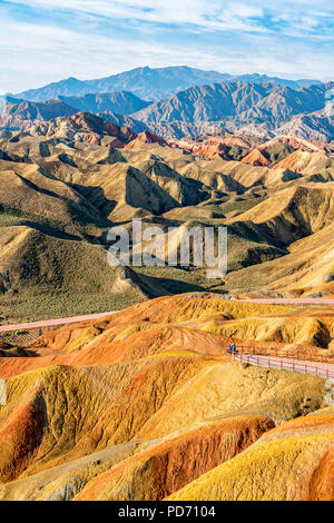 Bunte Hügel und Felsen an der Zhangye Danxia Relief Stockfoto