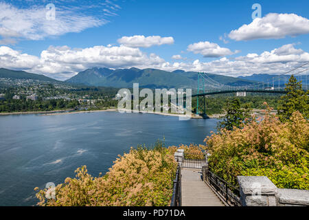 Blick auf die Lions Gate Bridge aus dem Prospect Point Lookout Stockfoto