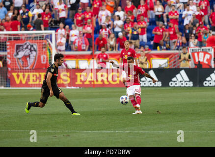 Harrison, der Vereinigten Staaten von Amerika. 05 Aug, 2018. Alejandro Romero Gamarra Kaku (10) der Red Bulls ball Kontrollen bei den regelmäßigen MLS Spiel gegen LAFC bei Red Bull Arena Red Bulls gewann 2 - 1 Credit: Lev Radin/Pacific Press/Alamy leben Nachrichten Stockfoto