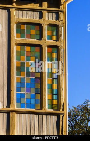 Bunte Glasfenster eines Hauses Stockfoto