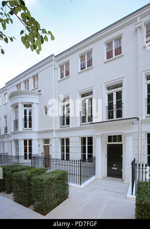 Hamilton, St John's Wood, London, UK. Eine Reihe von aufwendigen, neu erbaute neo-georgianischen Stadthäusern. Die 5-stöckige Häuser verkaufen für £ 10 Mio. + Stockfoto