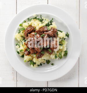 Traditionelle Rinderragout mit Colcannon Kartoffeln Stockfoto