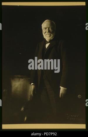 Andrew Carnegie, drei viertel länge Portrait, stehend, nach vorne) - Marceau, New York Stockfoto