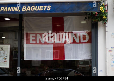 England Fans unter der Flagge vor der FIFA Word Cup Viertelfinale Spiel gegen Schweden. Mit: Atmosphäre, Wo: London, England, Großbritannien Wann: 07 Aug 2018 Quelle: Wheatley/WANN Stockfoto