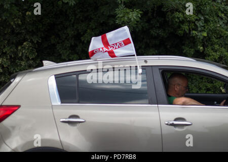 England Fans unter der Flagge vor der FIFA Word Cup Viertelfinale Spiel gegen Schweden. Mit: Atmosphäre, Wo: London, England, Großbritannien Wann: 07 Aug 2018 Quelle: Wheatley/WANN Stockfoto