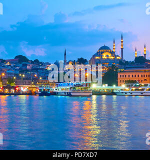 Fatih Bezirk mit der Süleymaniye Moschee in Istanbul, Türkei Stockfoto