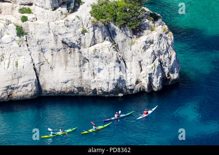 Meer - Kajaks, en Vaux Creek, Cassis, Bouches-du-Rhône, Frankreich Stockfoto