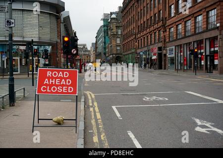 Glasgow, UK, 8. August 2018, Straßensperrungen in und um Glasgow zu intensivieren durch Zeitfahren im Straßenverkehr Radfahren und in der Vorbereitung für mens Straße Rennen als Teil der Europäischen Meisterschaften 2018. Credit: Pawel Pietraszewski/Alamy leben Nachrichten Stockfoto