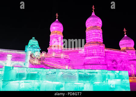 Shenzhen, Shenzhen, China. 8 Aug, 2018. Harbin, China - verschiedene Eisskulpturen können an der Harbin Laterne in Harbin gesehen, im Nordosten der chinesischen Provinz Heilongjiang. Credit: SIPA Asien/ZUMA Draht/Alamy leben Nachrichten Stockfoto