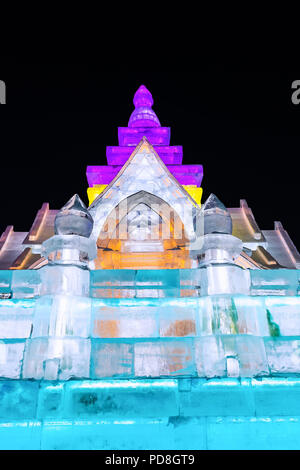 Shenzhen, Shenzhen, China. 8 Aug, 2018. Harbin, China - verschiedene Eisskulpturen können an der Harbin Laterne in Harbin gesehen, im Nordosten der chinesischen Provinz Heilongjiang. Credit: SIPA Asien/ZUMA Draht/Alamy leben Nachrichten Stockfoto