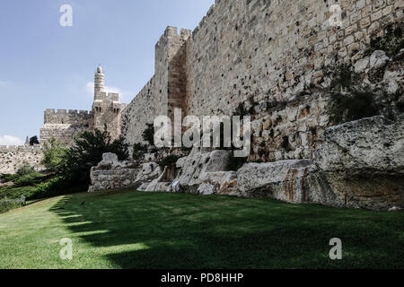 Jerusalem, Israel. 8. August 2018. Die frühen muslimischen Periode (638-1099 CE) runder Turm im Jerusalem Zitadelle, wie der Turm Davids, gebaut von Herodes und den Turm von Petzael nach Herod's Bruder bekannt ist, hat in vielerlei Hinsicht zu einem Symbol von Jerusalem. Credit: Nir Alon/Alamy leben Nachrichten Stockfoto