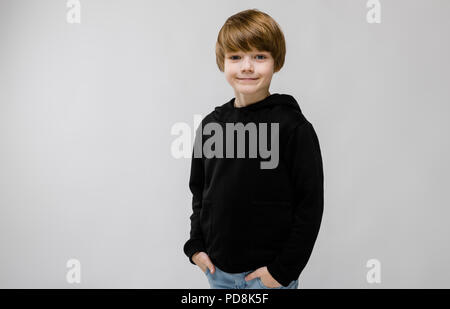 Teenager in modischer Kleidung Stockfoto