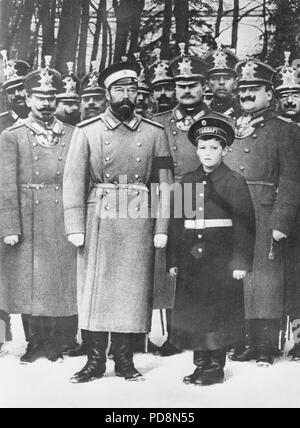 Zar Nikolaus II. von Russland. 1868-1918. Der letzte Kaiser von Russland. Abgebildet mit seinem Sohn Tsarevich Alexei Nikolaevich. Stockfoto