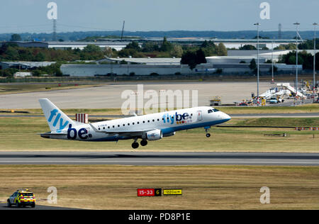 Flybe Embraer ERJ -175-200 LR nehmen Sie am Flughafen Birmingham, UK (G-FBJG) Stockfoto