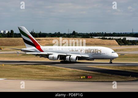 Emirates Airlines Airbus A380-800 der Landung am Flughafen von Birmingham, Großbritannien Stockfoto