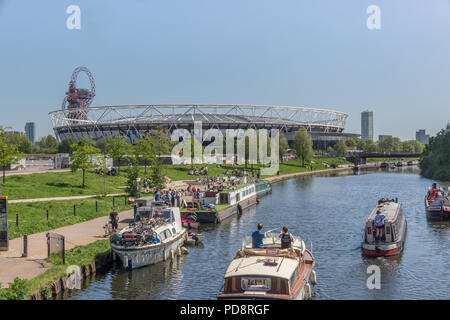 Blick auf die Queen Elizabeth Olympic Park und London Stadion von River Lea, London, London, England, Vereinigtes Königreich, Europa 2018 Stockfoto