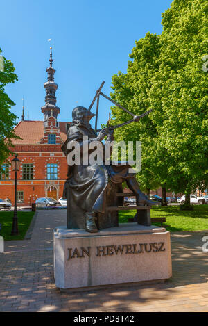 Gdansk Stadtzentrum, Statue des 17. Jahrhunderts Astronom Jan Heweliusz gelegen in einem kleinen Park in der historischen Altstadt von Danzig, Polen. Stockfoto