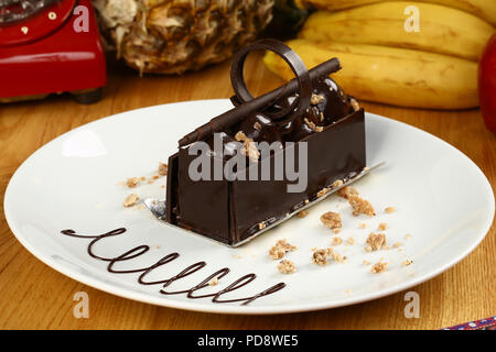 Malaga Dessert/Chocolate Eclairs mit Nüssen und Bananen Dessert Stockfoto