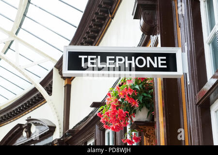 Telefon anmelden viktorianischen Bahnhof Wemyss Bay in Schottland Stockfoto