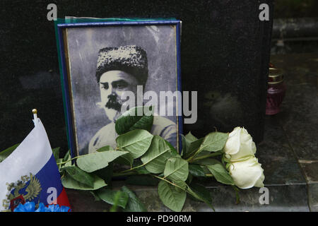 Grab des russischen militärischen Führer Anton Denikin auf dem Friedhof der Donskoi Kloster in Moskau, Russland. Die Überreste der führenden Abbildung der weißen Bewegung während des russischen Bürgerkriegs wurden nach Moskau aus den Vereinigten Staaten im Oktober 2005 übertragen. Stockfoto