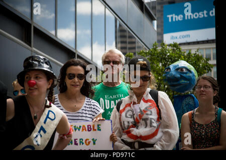 Umweltgruppen sammeln für eine grüne Zukunft Energie bis März. Philadelphia, PA, 2. August 2018 Stockfoto