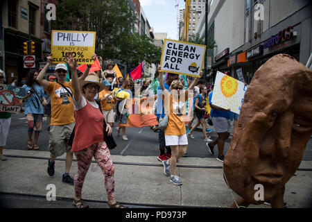 Umweltgruppen sammeln für eine grüne Zukunft Energie bis März. Philadelphia, PA, 2. August 2018 Stockfoto