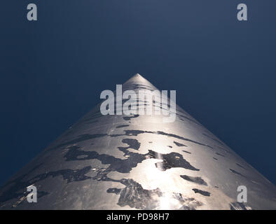 Der Turm das Wahrzeichen von Dublin unter blauem Himmel von unten nach oben fotografiert wurde Stockfoto