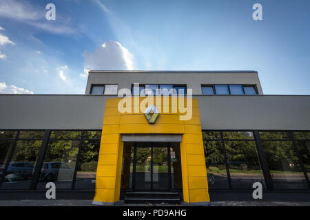 Belgrad, SERBIEN - Juli 29, 2018: Renault Logo auf ihren wichtigsten Händler store Belgrad. Renault ist ein französisches Auto und Kfz-Hersteller, einem der Th Stockfoto
