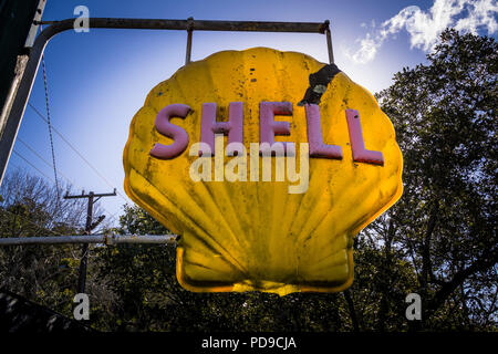 Eine alte Shell Petroleum sign Stockfoto