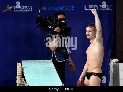 Großbritanniens Jack Lacher feiert den Gewinn der Männer 1m Sprungbrett Final am Tag sechs der 2018 europäischen Meisterschaften am Scotstoun Sport Campus, Glasgow. Stockfoto