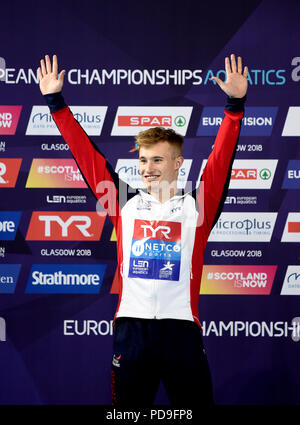 Großbritanniens Jack Lacher feiert gewann die Goldmedaille bei den Herren 1m Sprungbrett Final am Tag sechs der 2018 europäischen Meisterschaften am Scotstoun Sport Campus, Glasgow. Stockfoto