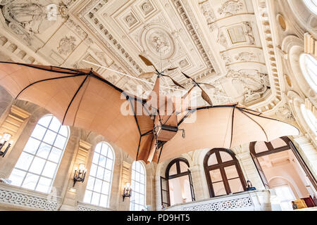 Avion III, das Steampunk-Fledermaus-Flugzeug im Musée des Arts et Métiers in Paris, Frankreich Stockfoto