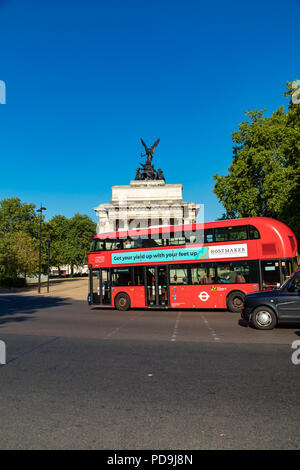 London England August 05, 2018 Red London Bus am Hyde Park Corner. Stockfoto