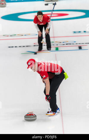 Rebecca and Matt Hamilton (USA) competing in the Mixed Doubles Curling round robin at the Olympic Winter Games PyeongChang 2018 Stockfoto