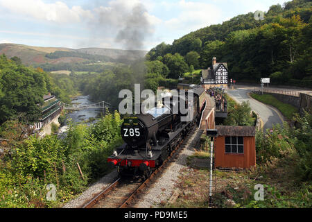 3802 fährt von Berwyn auf der Llangollen Railway am 11.9.15 Stockfoto