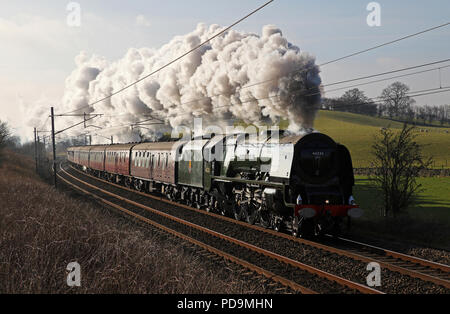 46233 Herzogin von Sutherland Köpfe Vergangenheit gut Köpfe nr Oxenholme Auf der WCML 7.2.17 Stockfoto