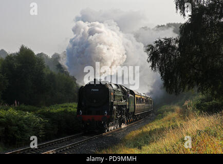 70000 Köpfe weg von Bewdley Tunnel auf den Severn Valley Railway. Stockfoto