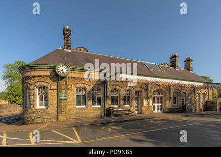 Teil des stillgelegten Bahnhof in Alnwick, Northumberland und nun auch für den Verkauf von Büchern verwendet und durch Tausch Bücher besessen. Stockfoto