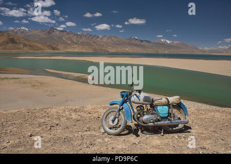 Emerald Lake Yashilkul, Pamir Highway, Tadschikistan. Stockfoto