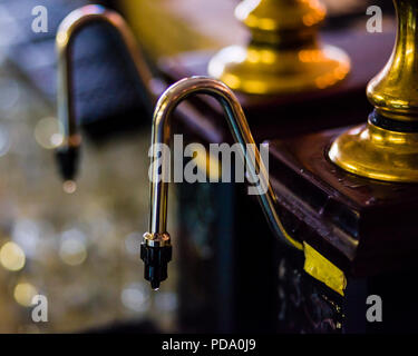 Pumpen in einer Bar in Bradford, West Yorkshire, UK Stockfoto