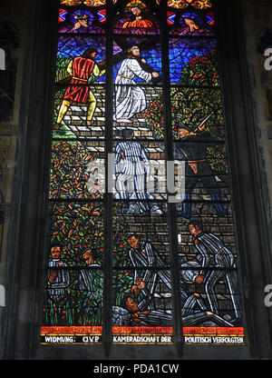 Glasfenster in der Votivkirche Votivkirche Wien, Österreich, Europa Stockfoto