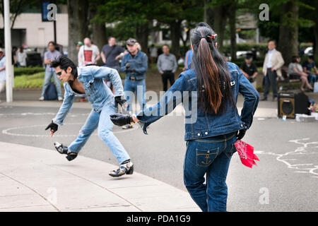 Japan, Insel Honshu, Kanto, Tokio, rockabilly Tänzer im Yoyogi Park. Stockfoto