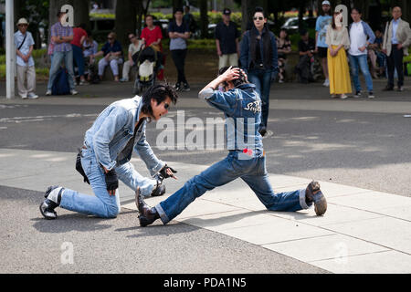 Japan, Insel Honshu, Kanto, Tokio, rockabilly Tänzer im Yoyogi Park. Stockfoto