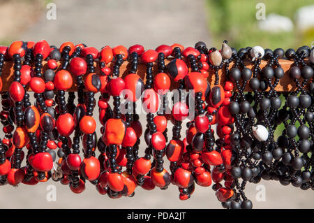 Souvenirs in den Amazonas Regenwald aus lokalen Muttern und Tiere in der Nähe von Iquitos, Peru. Stockfoto