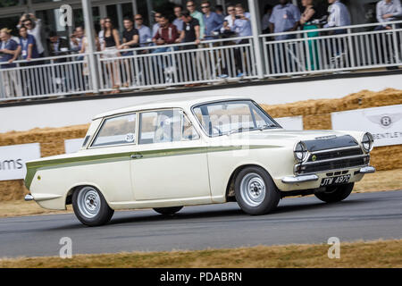 1965 Konsul Ford-Lotus Cortina Mk1 BSCC Auto mit Fahrer Stuart Clark am Goodwood Festival 2018 von Geschwindigkeit, Sussex, UK. Stockfoto